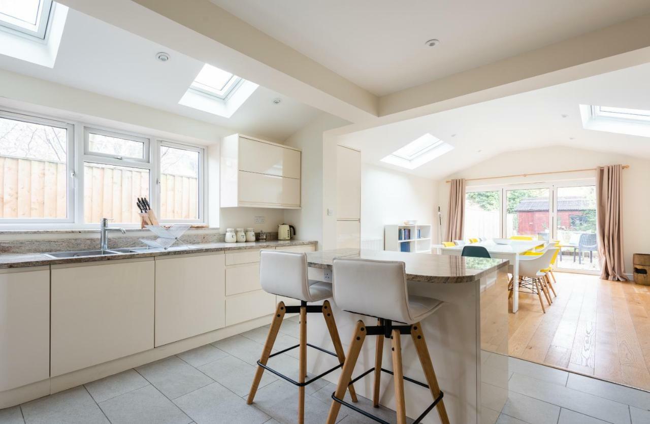 The Canary Way - Contemporary 4Bdr Home With Parking Oxford Bagian luar foto