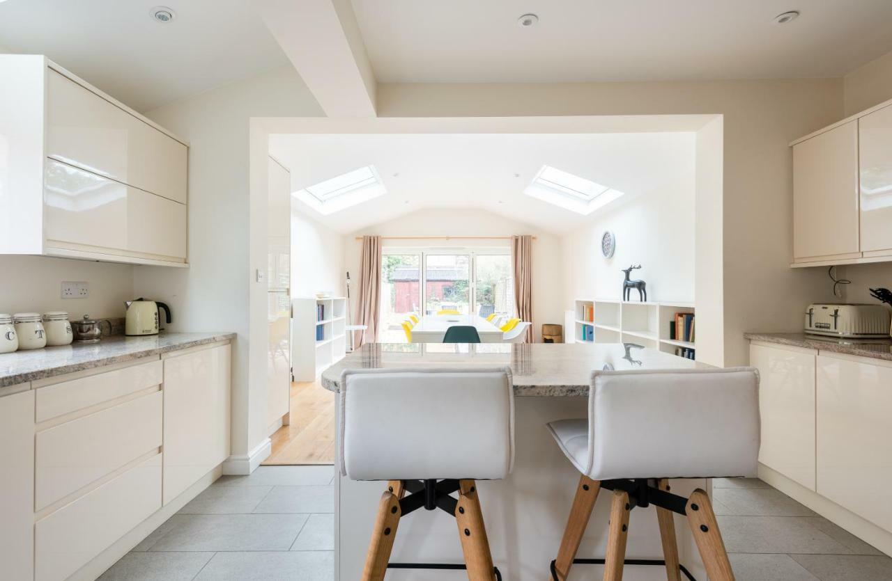 The Canary Way - Contemporary 4Bdr Home With Parking Oxford Bagian luar foto